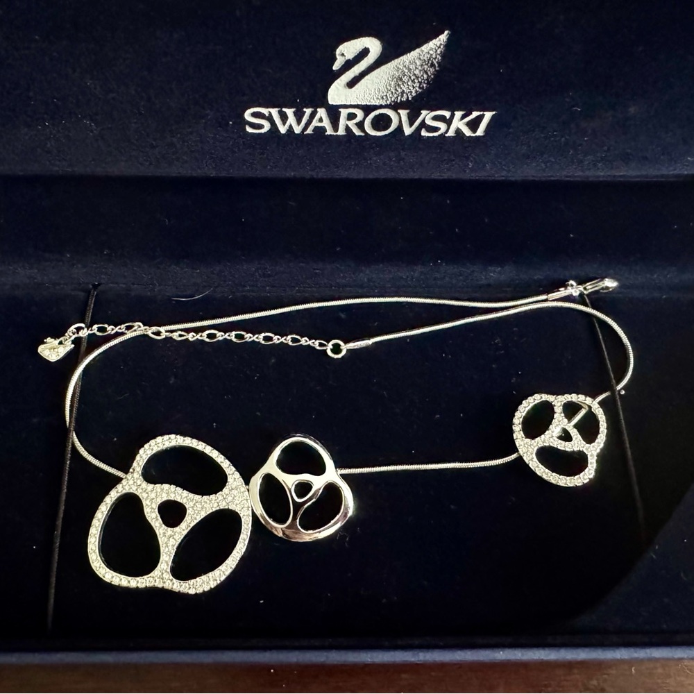 Elegant Swarovski Silver Necklace with Crystal Accents